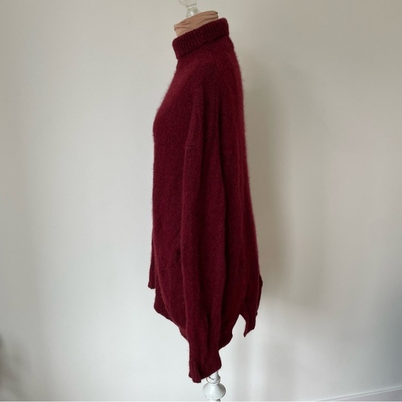 VINCE Cherry Red Cashmere Double Slit Back Hem Oversized Turtleneck Sweater Sz S - Picture 7 of 12